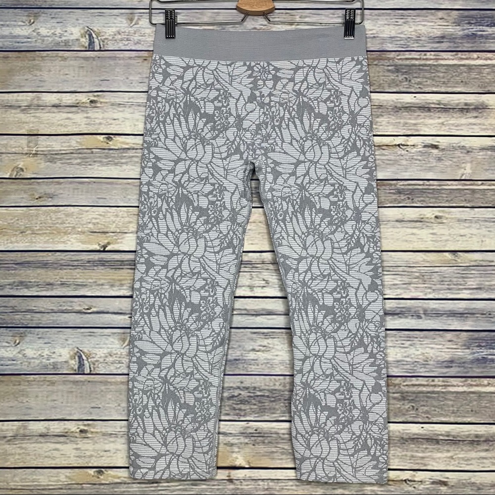 Fabletics Sebastian Mid-Rise Crop, Sz Sm - Picture 4 of 11